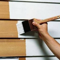 Как часто необходимо красить стены в деревянном доме?
